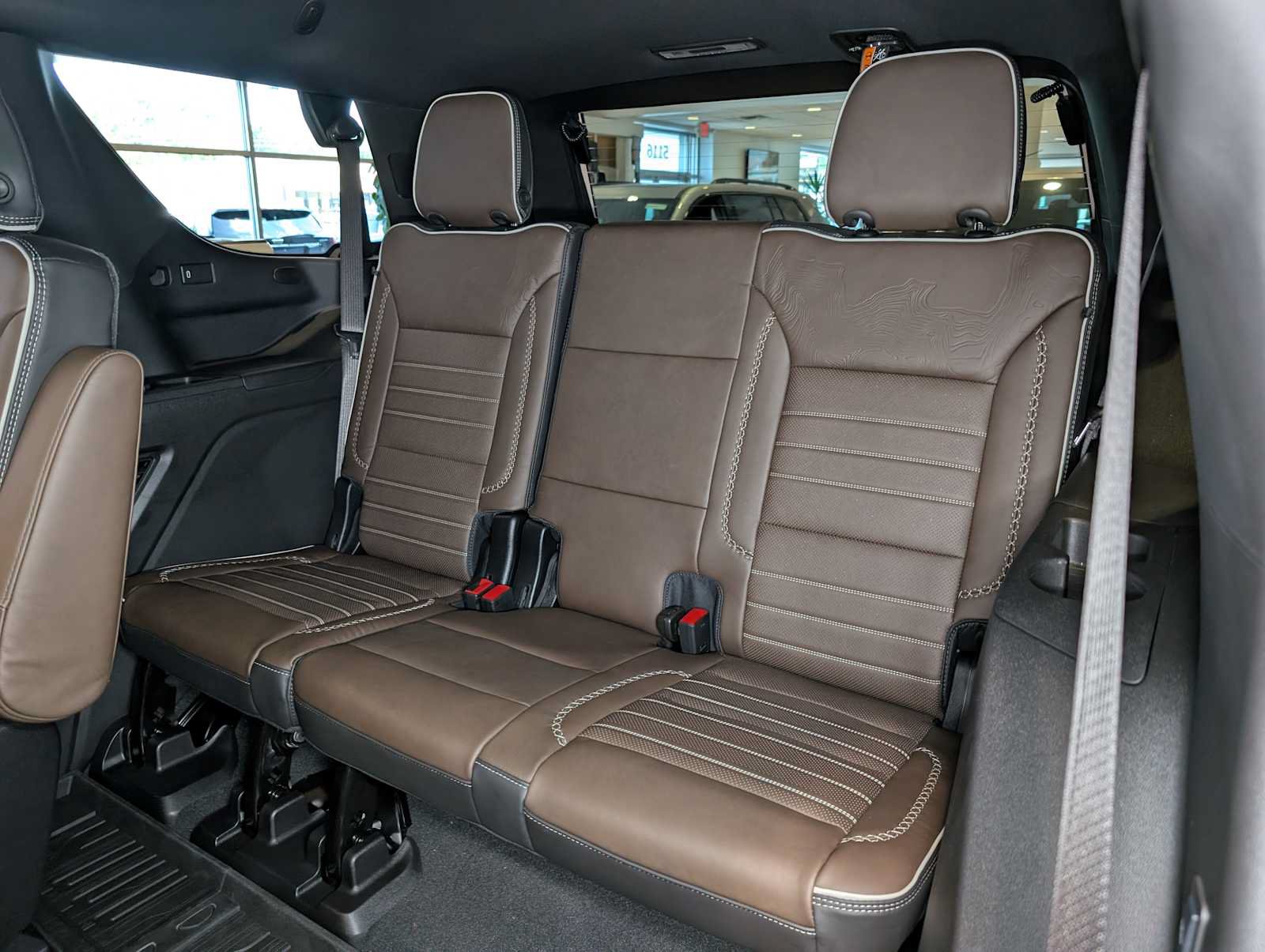 New 2026 GMC Yukon Denali Ultimate w/ LPO, Floor Liner Package AWD/4WD image 16