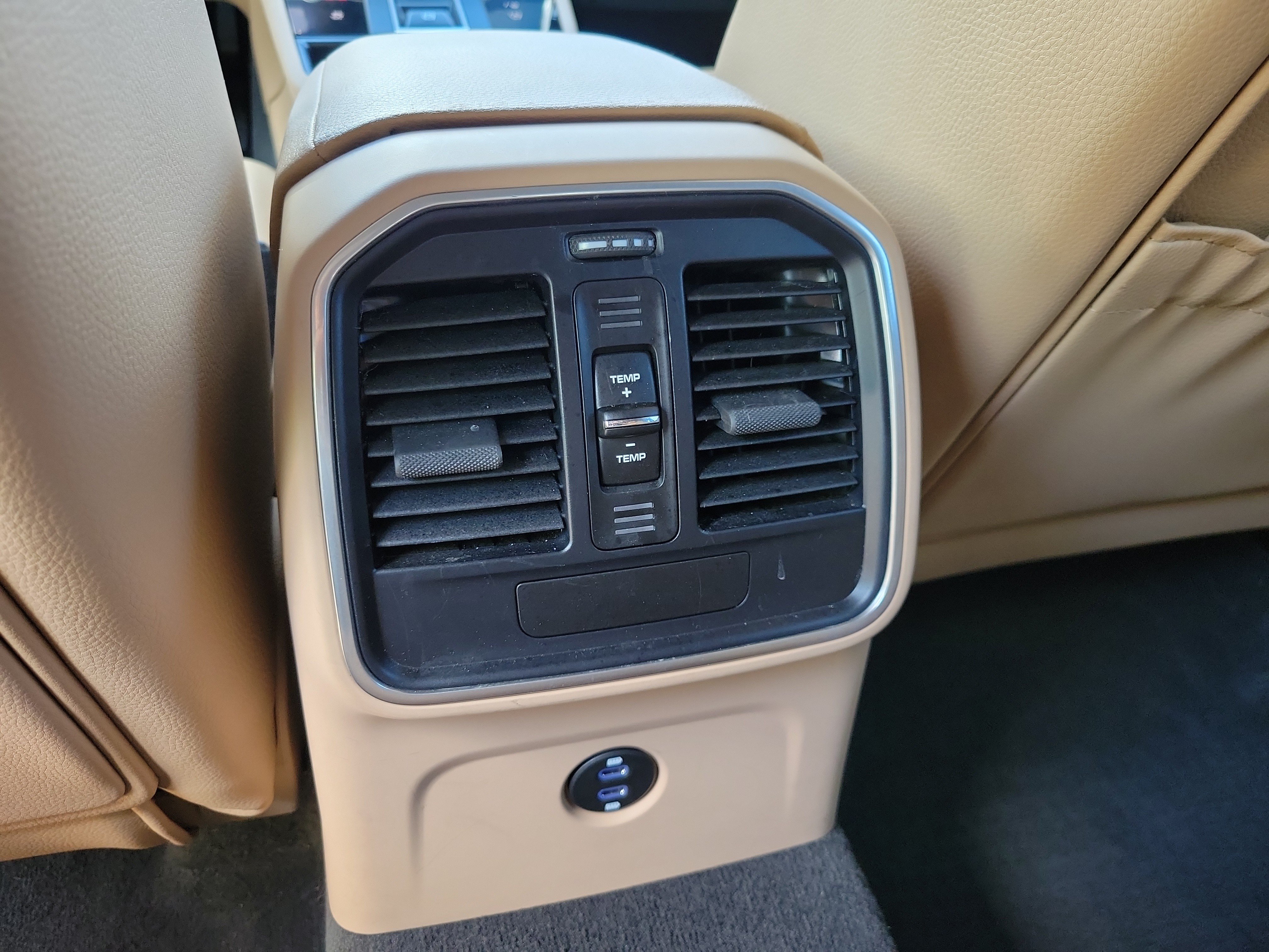 Certified 2024 Porsche Macan S AWD/4WD image 16
