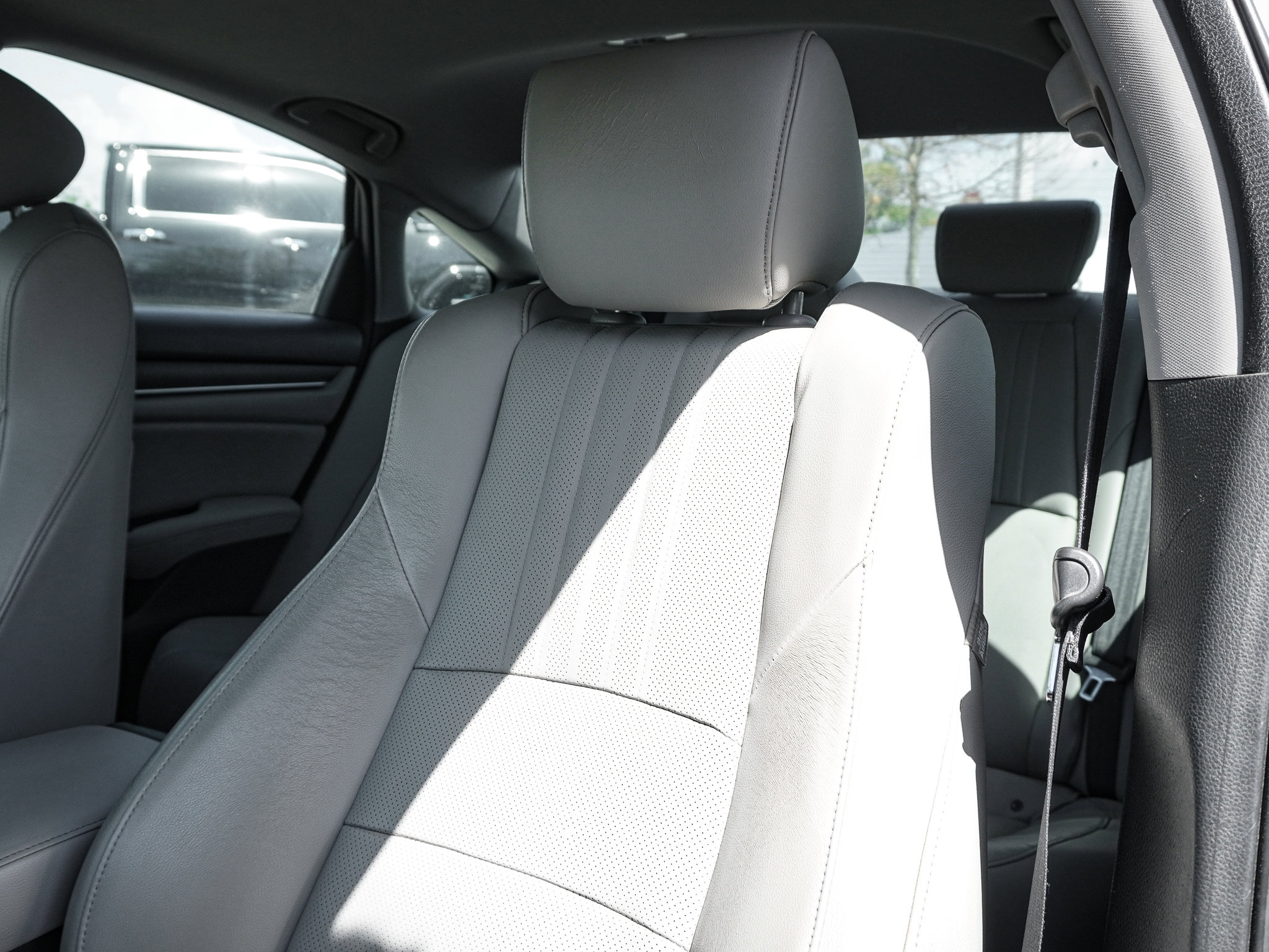 Used 2018 Honda Accord Touring image 18