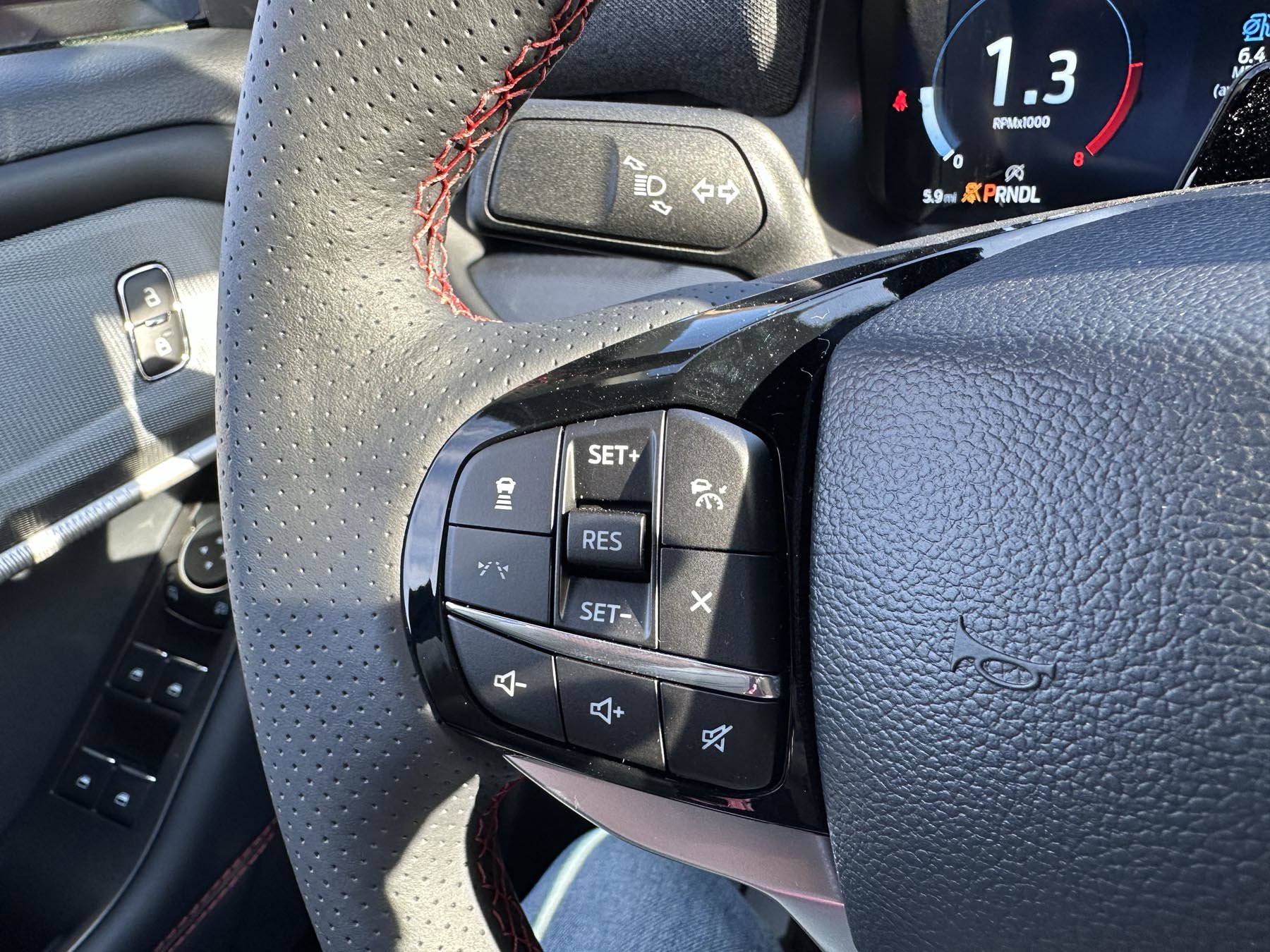 New 2026 Ford Explorer ST-Line w/ ST-Line Street Pack image 25