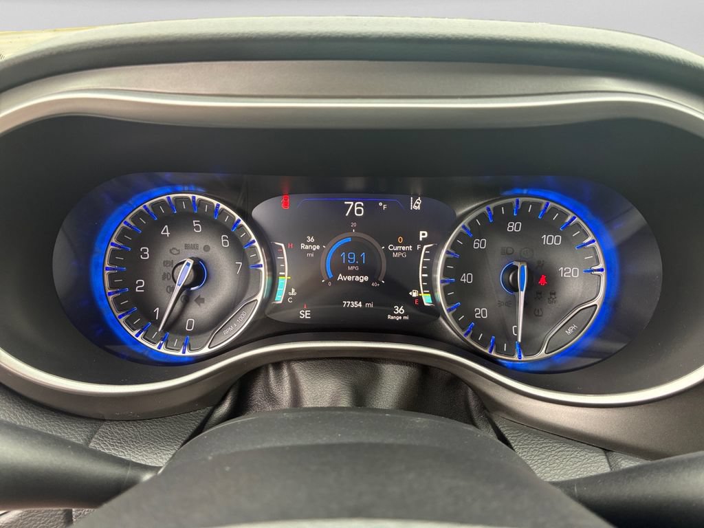 Used 2020 Chrysler Pacifica Touring-L Plus w/ Tire & Wheel Group FWD image 21