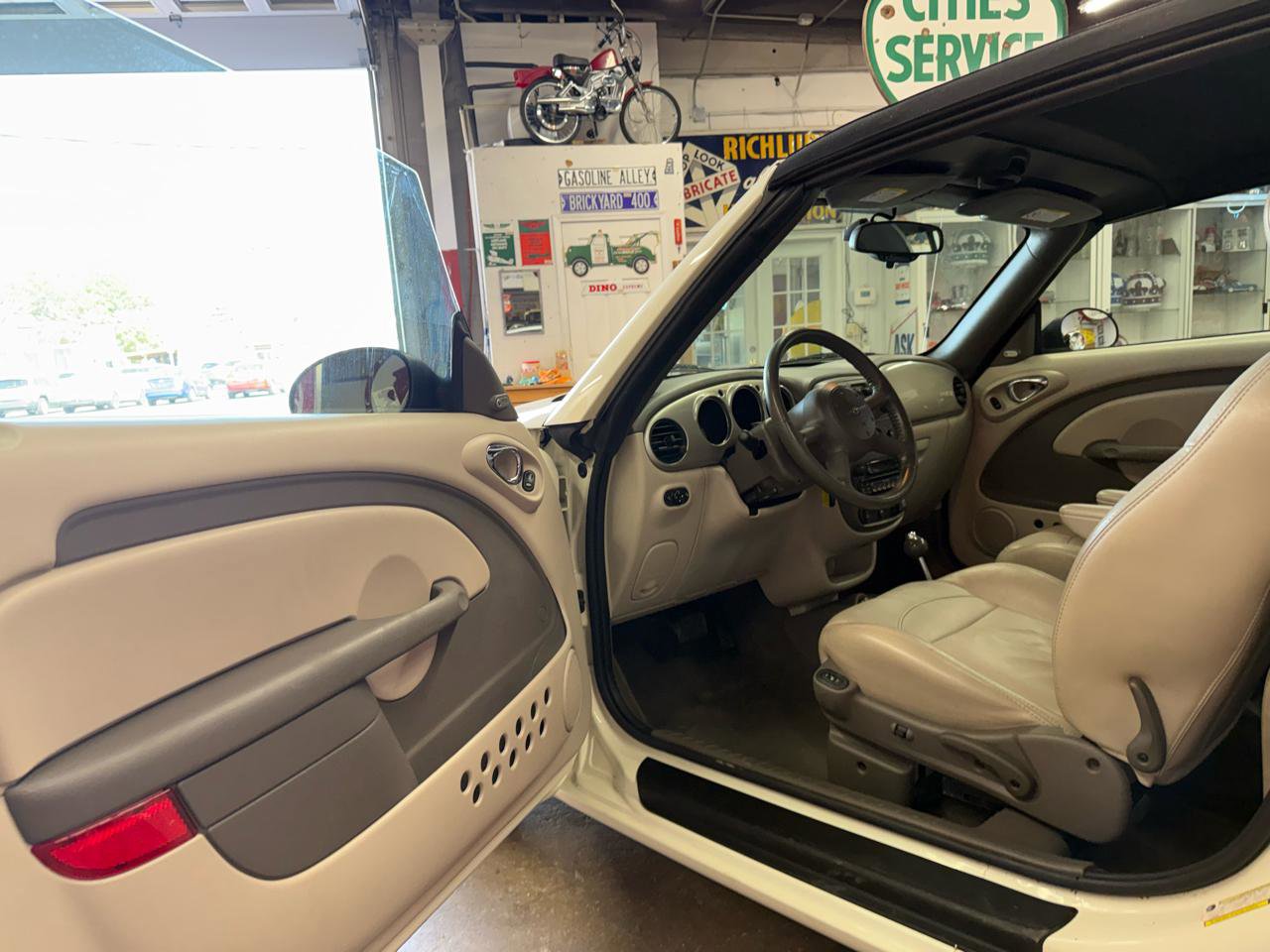 Used 2005 Chrysler PT Cruiser Touring FWD image 11