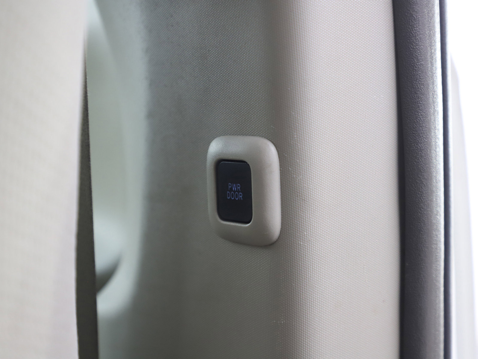 Used 2017 Toyota Sienna LE image 18