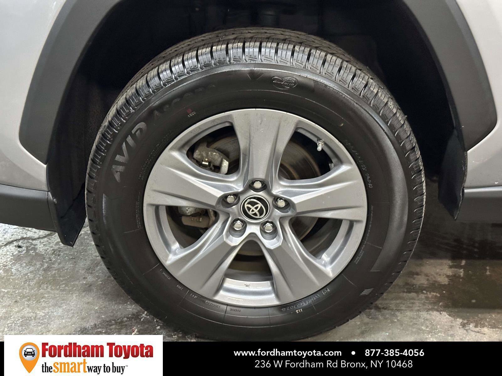 Used 2022 Toyota RAV4 LE AWD/4WD image 11