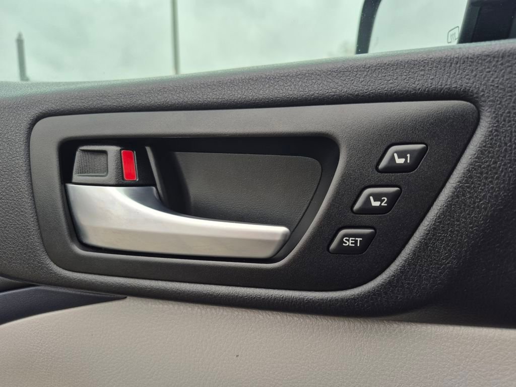 Used 2016 Toyota Highlander Limited image 16