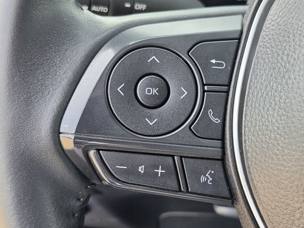 Used 2026 Toyota Corolla Cross XLE FWD image 24