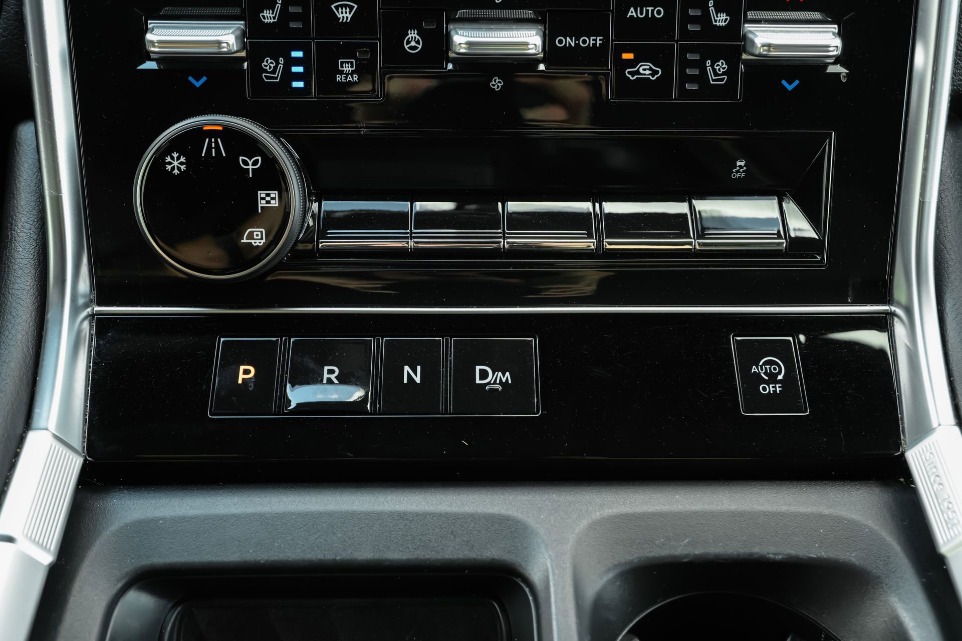 Used 2025 Nissan Armada Platinum image 17