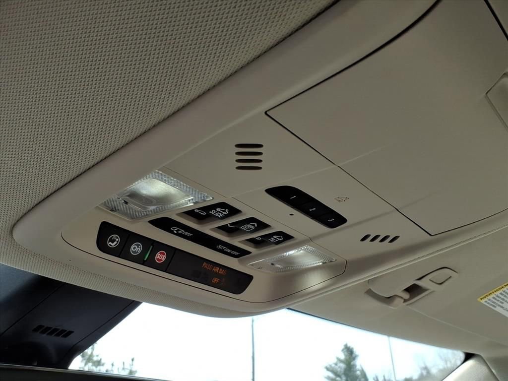 Used 2022 Buick Enclave Avenir w/ Avenir Technology Package image 18