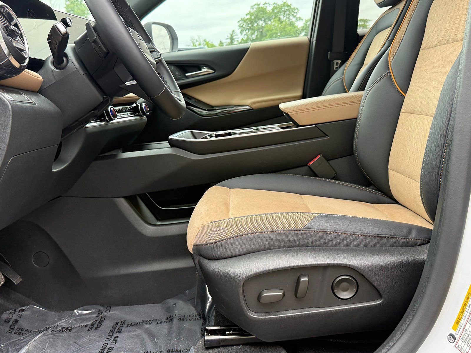 New 2025 Chevrolet Equinox ACTIV w/ Safety and Technology Package image 59