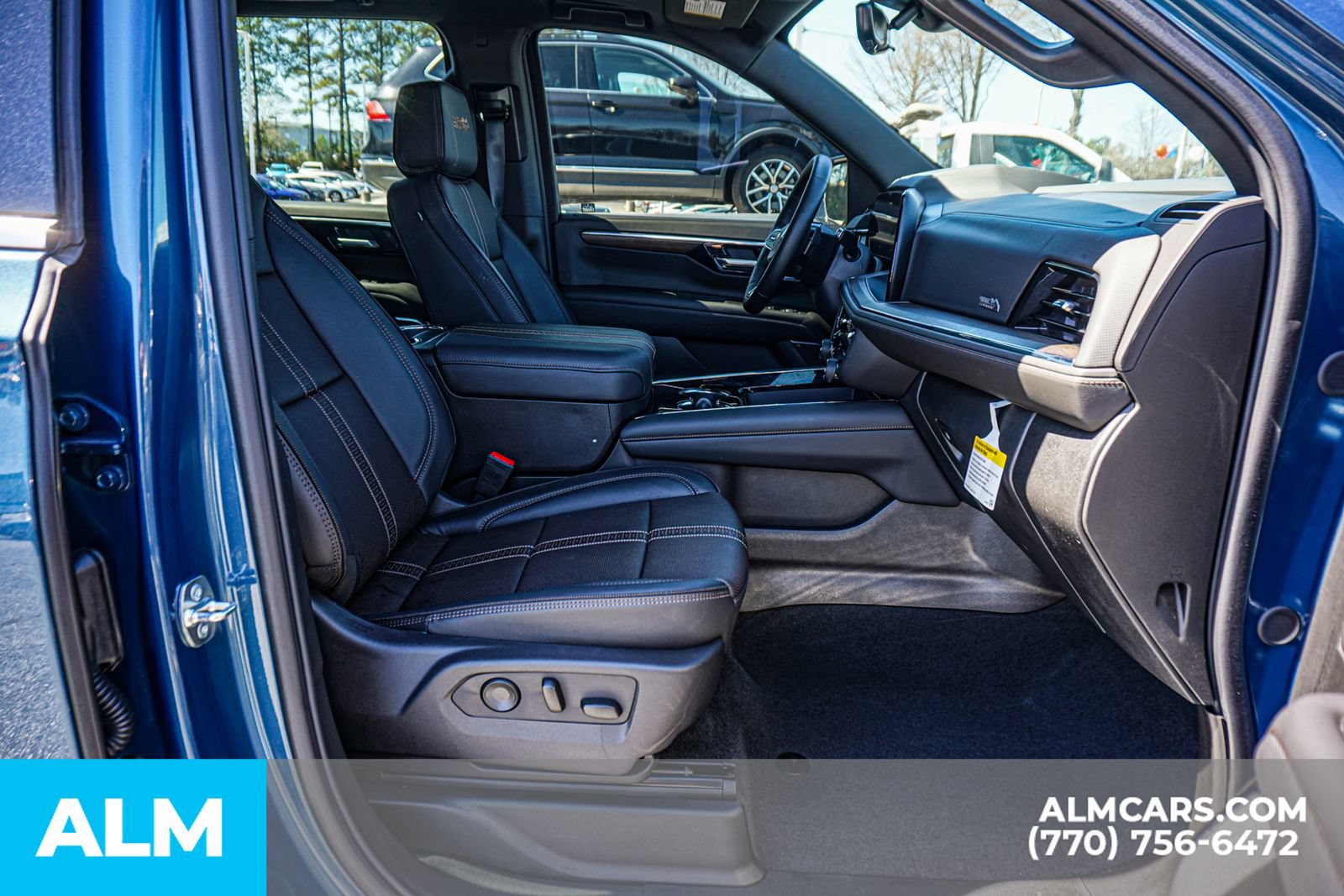 Used 2025 Chevrolet Suburban High Country AWD/4WD image 23