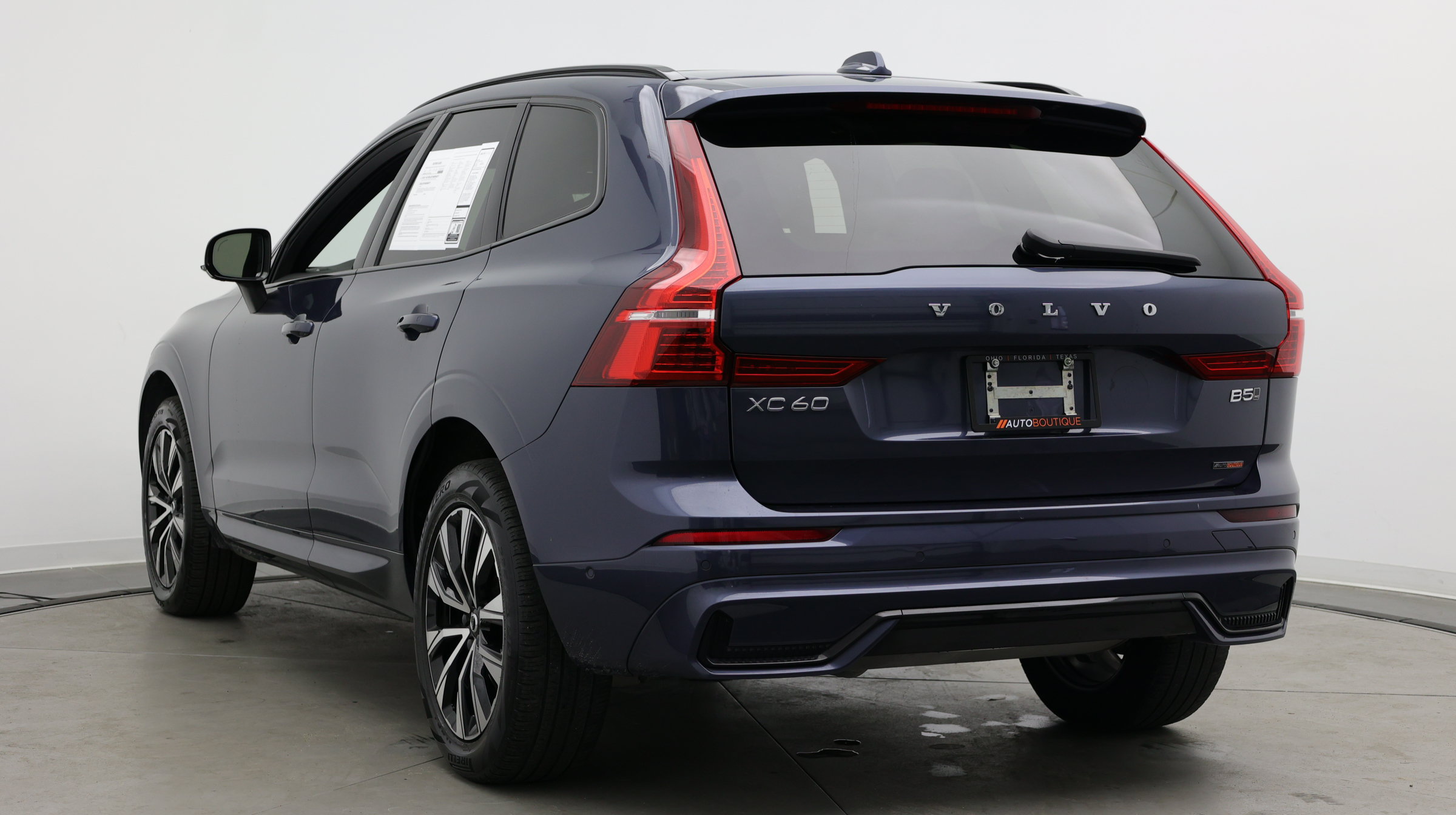 Used 2024 Volvo XC60 B5 Plus AWD/4WD image 6