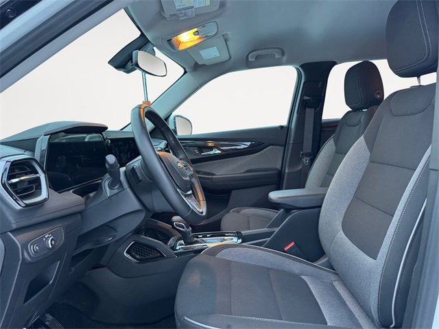 Used 2025 Chevrolet TrailBlazer LT w/ Convenience Package image 9
