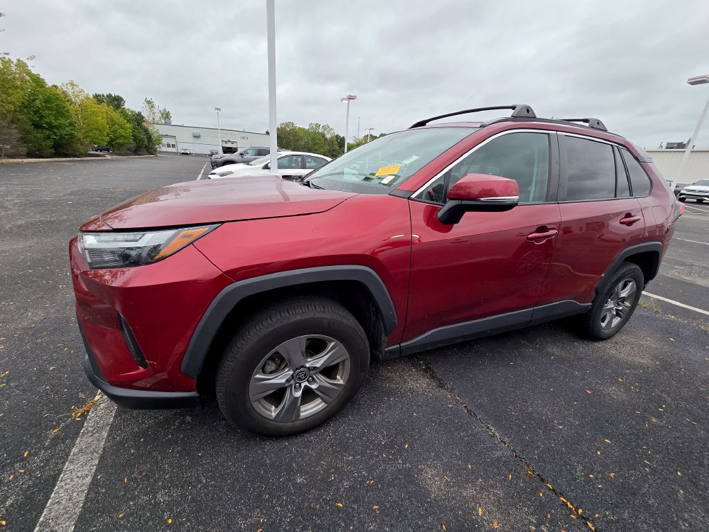 Certified 2022 Toyota RAV4 XLE w/ XLE Grade Weather Package AWD/4WD image 5