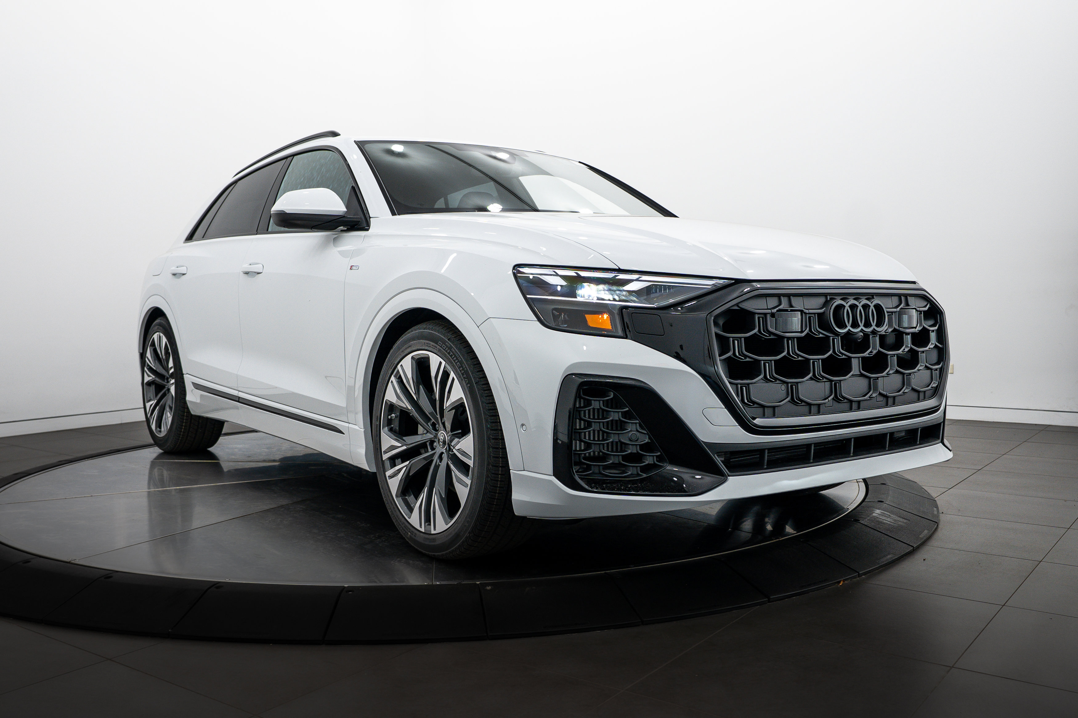 New 2026 Audi Q8 Premium Plus AWD/4WD image 2
