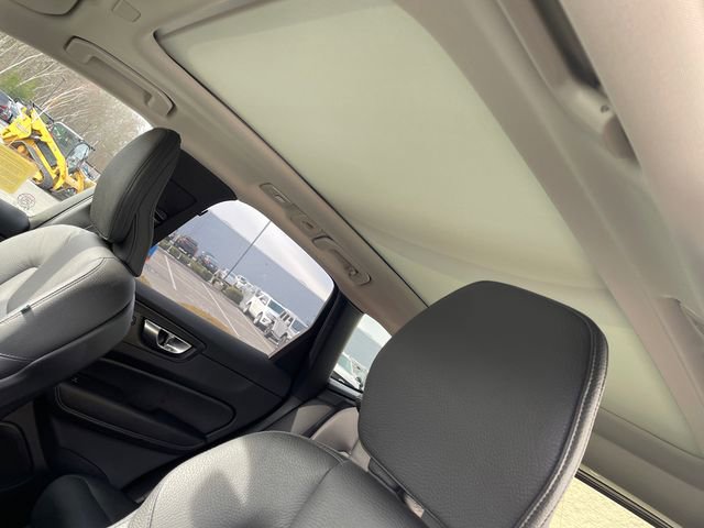 Used 2025 Volvo XC60 B5 Plus image 40