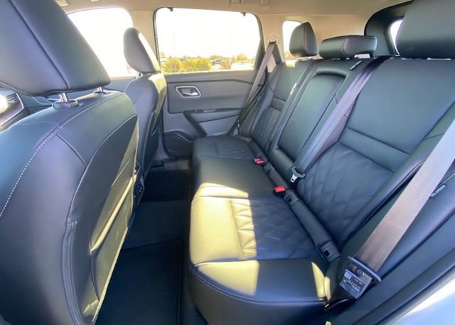 Certified 2024 Nissan Rogue Platinum w/ Platinum Premium Package FWD image 15