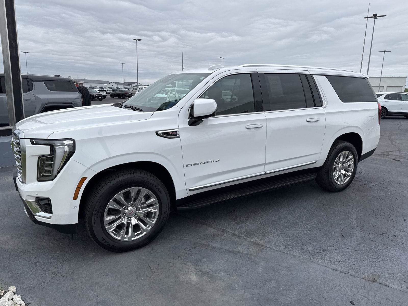 Used 2025 GMC Yukon XL Denali AWD/4WD image 5