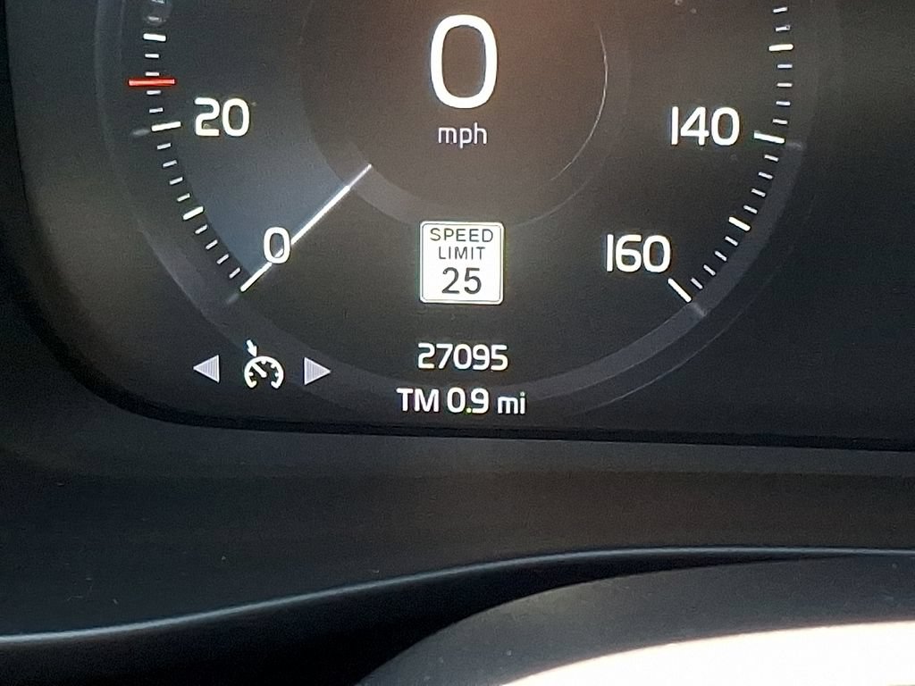 Used 2021 Volvo XC40 T5 R-Design w/ Climate Package AWD/4WD image 19