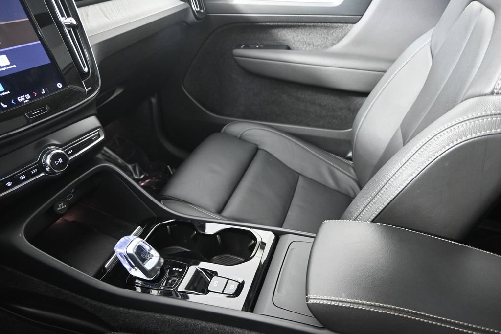 Used 2024 Volvo XC40 B5 Plus AWD/4WD image 32