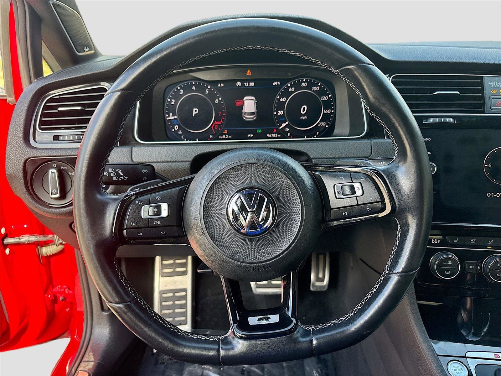 Used 2018 Volkswagen Golf 4-Door image 12