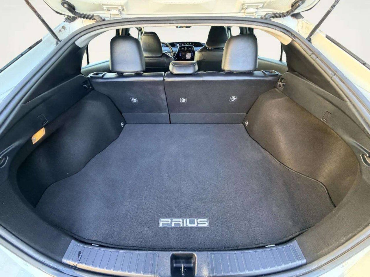 Used 2016 Toyota Prius Three Touring FWD image 5