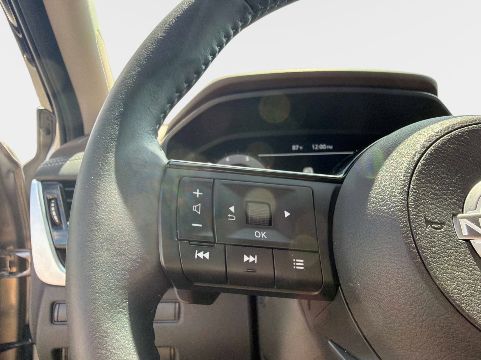 Used 2023 Nissan Rogue Platinum w/ Platinum Premium Package FWD image 27