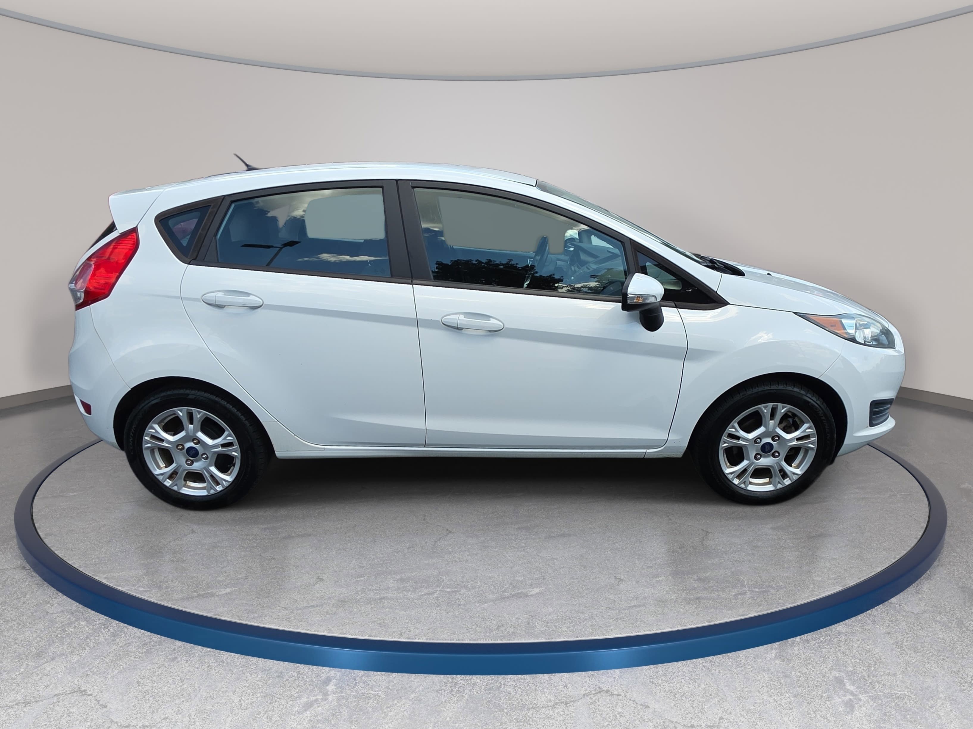 Used 2015 Ford Fiesta SE FWD image 4