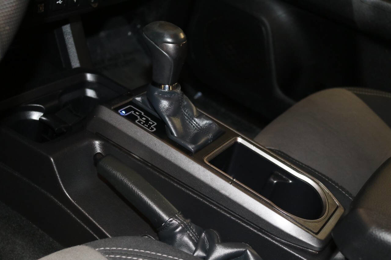 Used 2022 Toyota Tacoma TRD Off-Road image 45