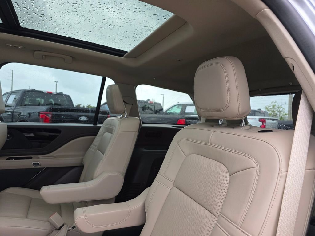 Used 2022 Lincoln Aviator Reserve w/ Equipment Group 201A AWD/4WD image 19