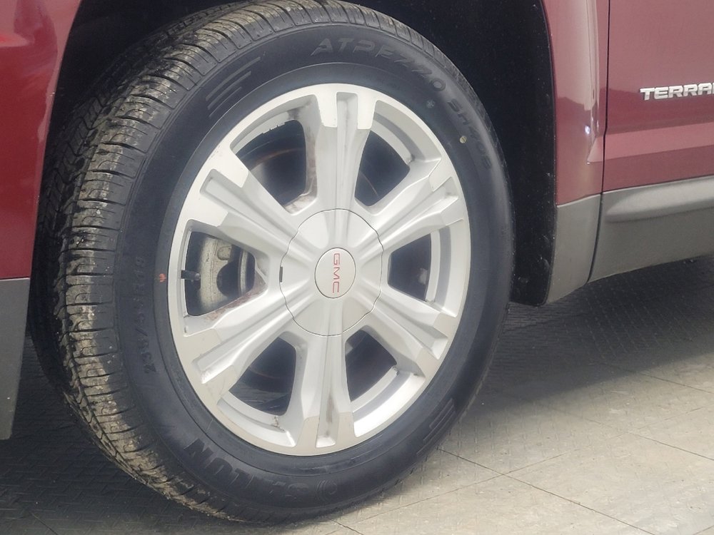Used 2017 GMC Terrain SLE image 31
