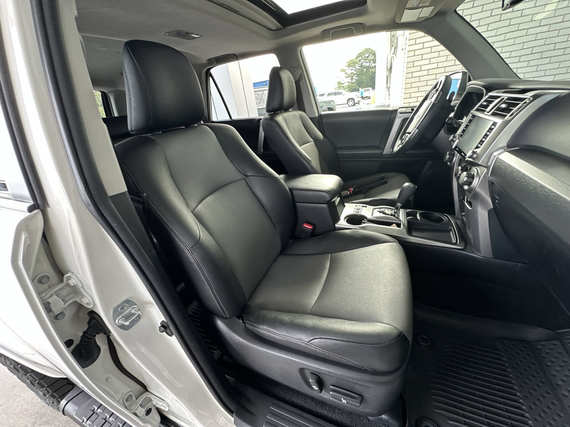 Used 2022 Toyota 4Runner SR5 Premium w/ Moonroof Package RWD image 28