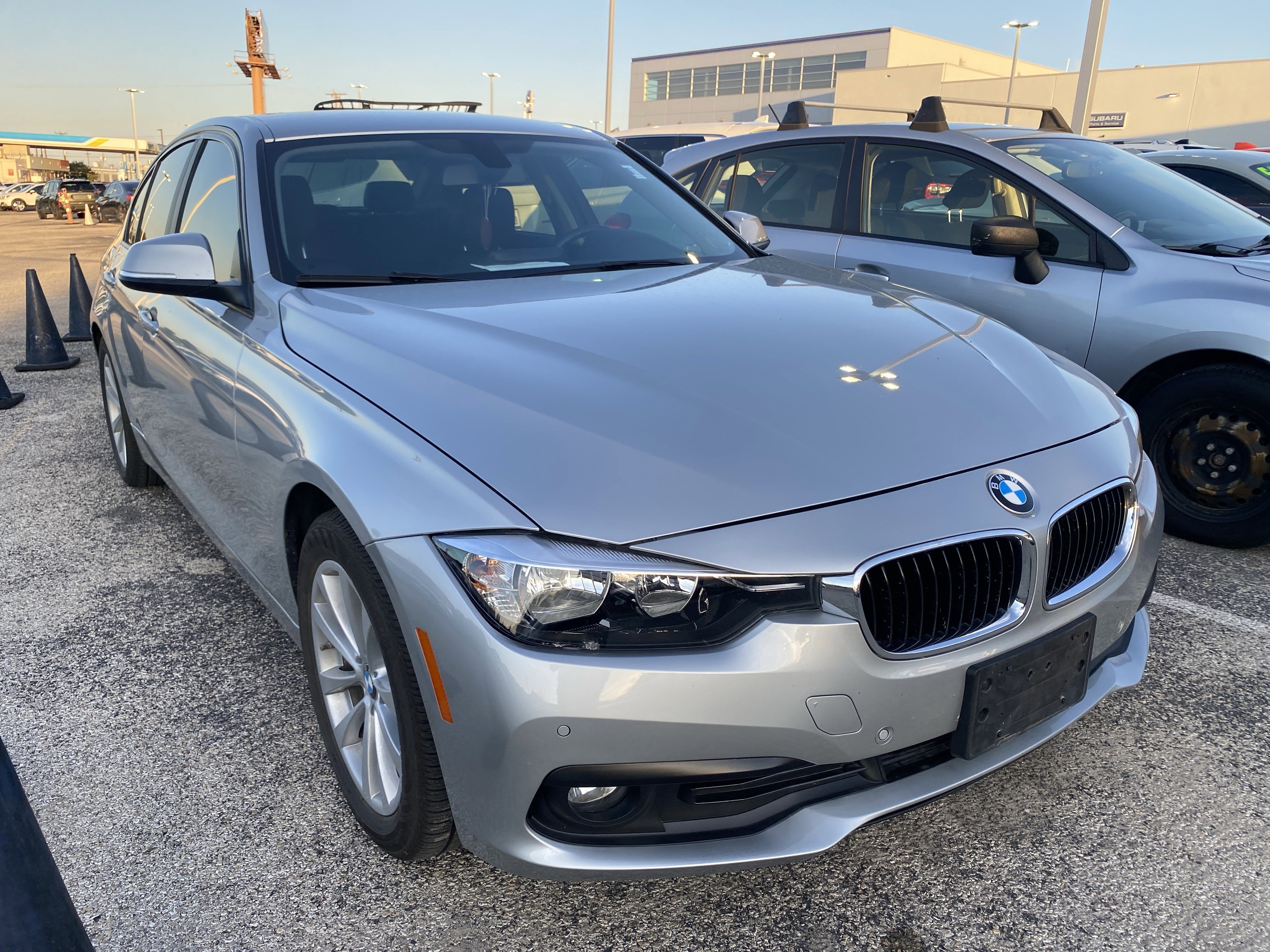 Used 2017 BMW 320i Sedan RWD image 2