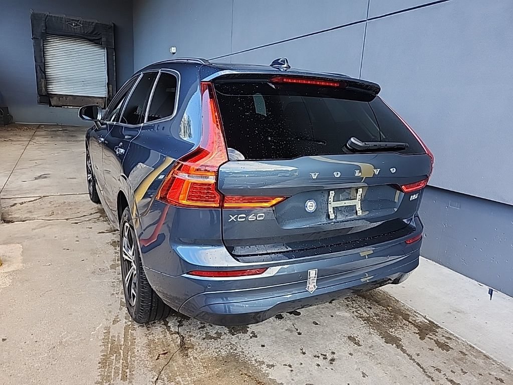 Used 2022 Volvo XC60 B5 Momentum w/ Climate Package AWD/4WD image 4