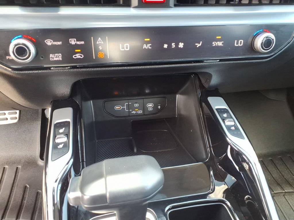 Used 2025 Kia Sorento SX AWD/4WD image 31