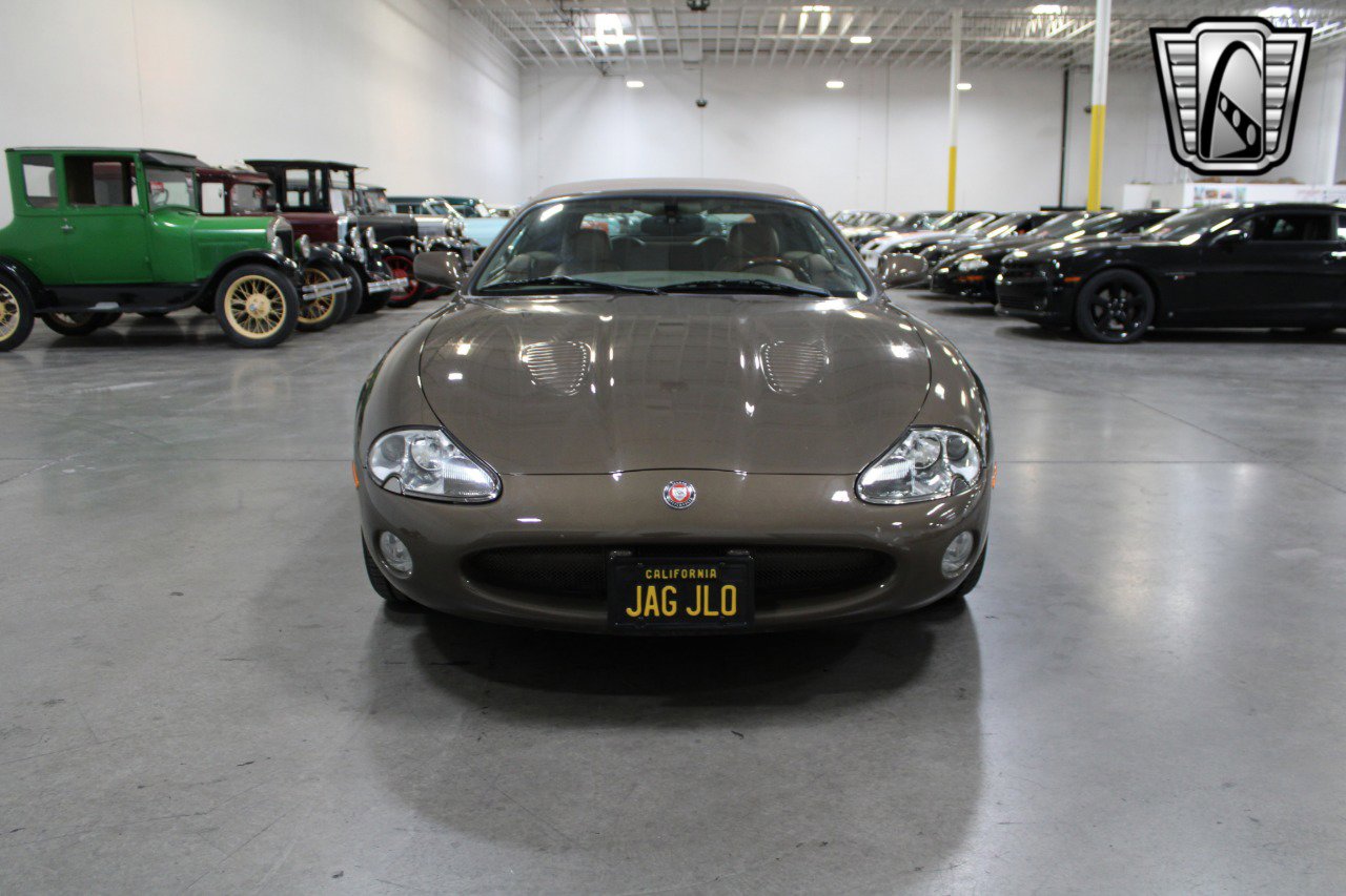 Used 2001 Jaguar XK8 Convertible image 2