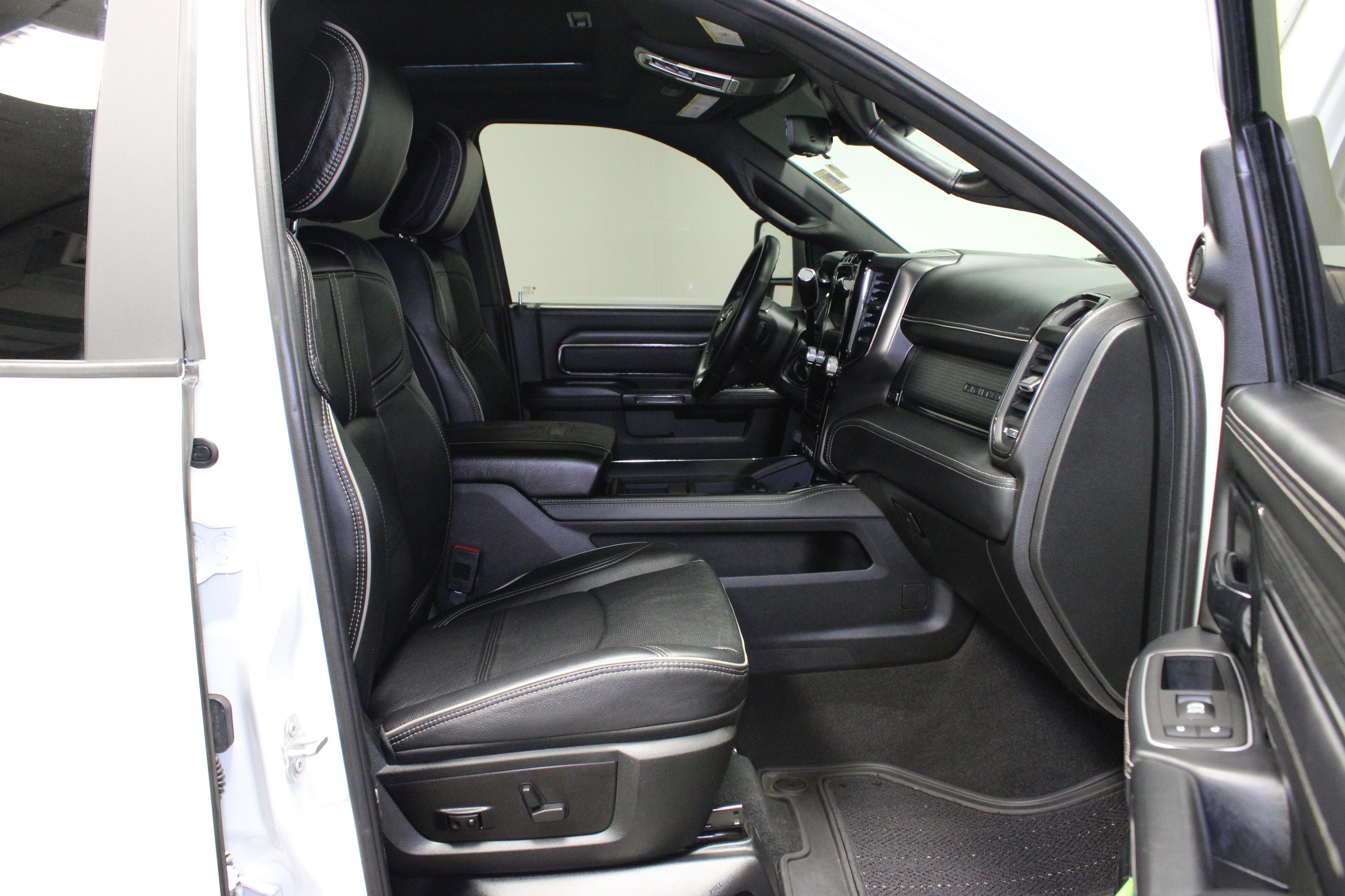 Used 2024 RAM 2500 Limited AWD/4WD image 13