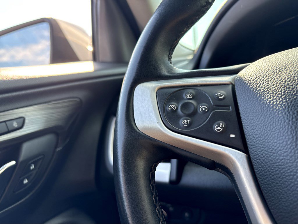 Used 2023 GMC Terrain SLT image 17