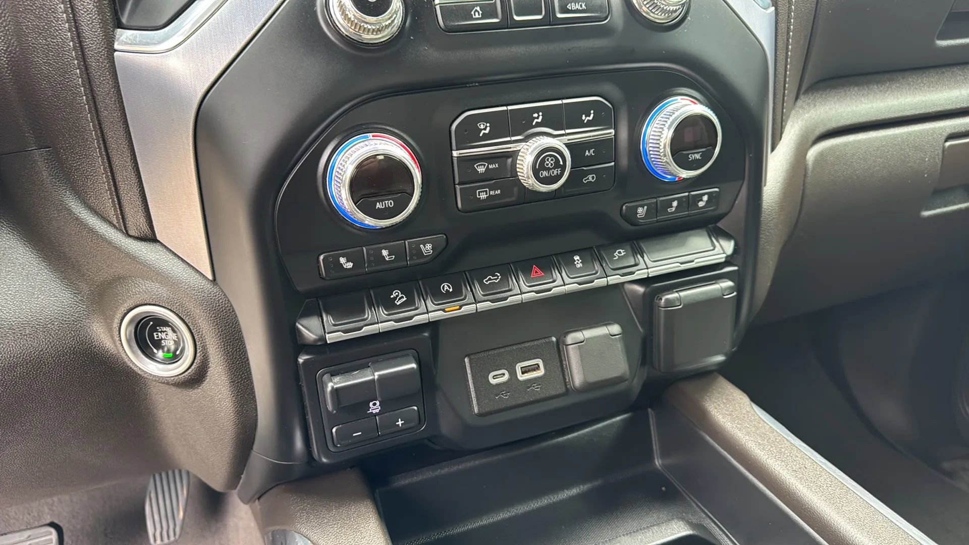 Used 2019 GMC Sierra 1500 SLT w/ SLT Premium Package AWD/4WD image 16