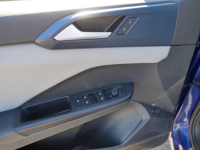 Certified 2023 Volkswagen Taos SE w/ Panoramic Sunroof Package image 16