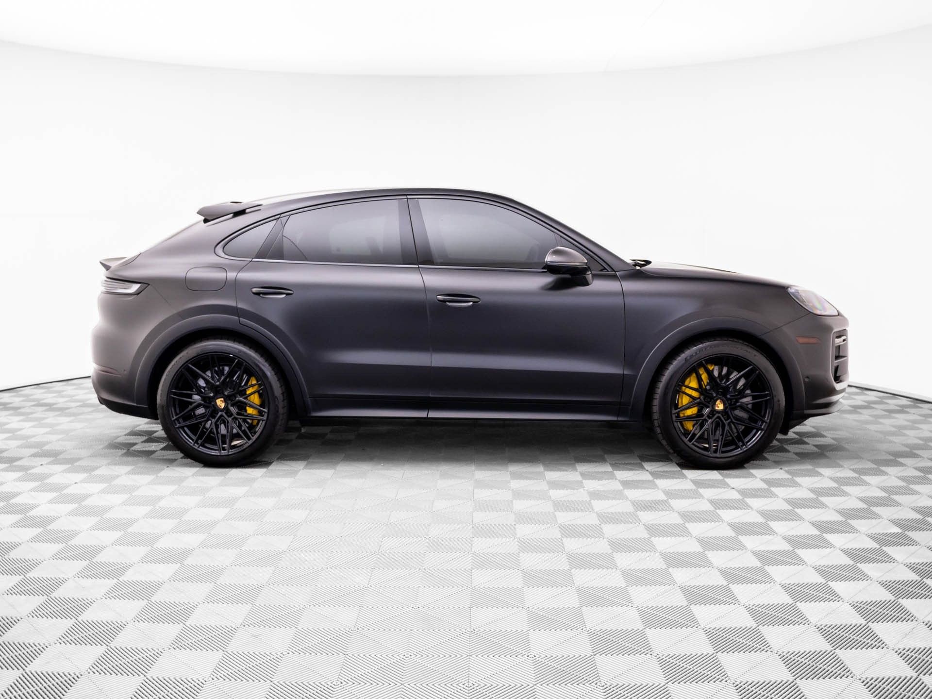 Used 2024 Porsche Cayenne Turbo GT image 7