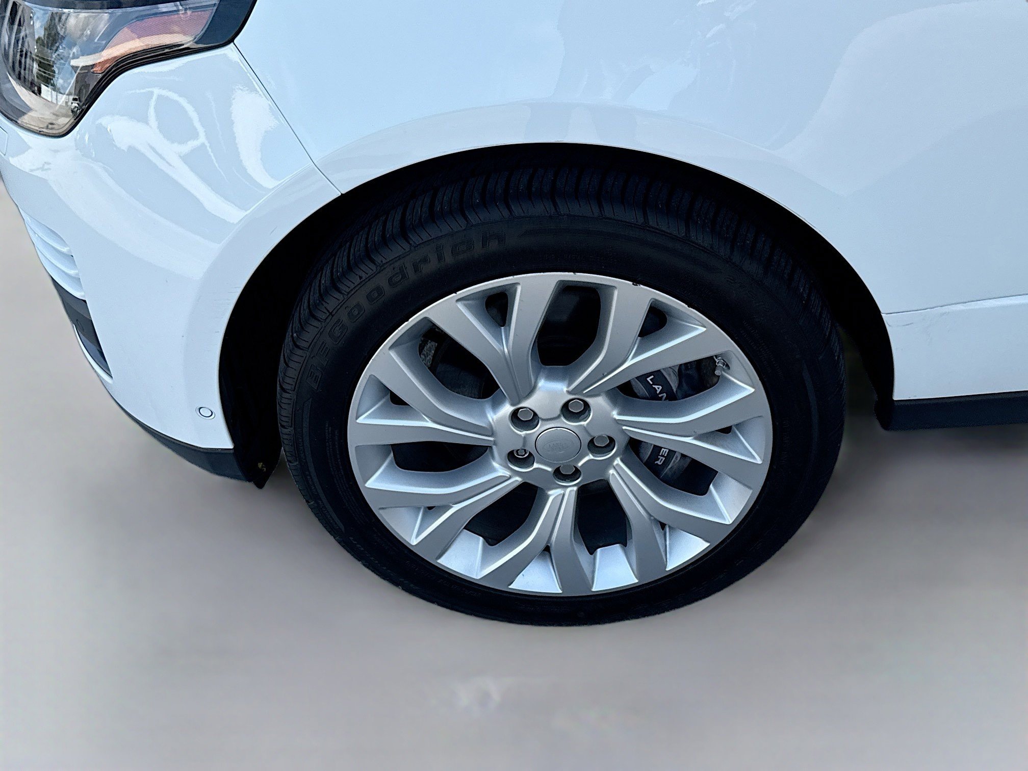 Used 2019 Land Rover Range Rover Velar R-Dynamic SE image 37