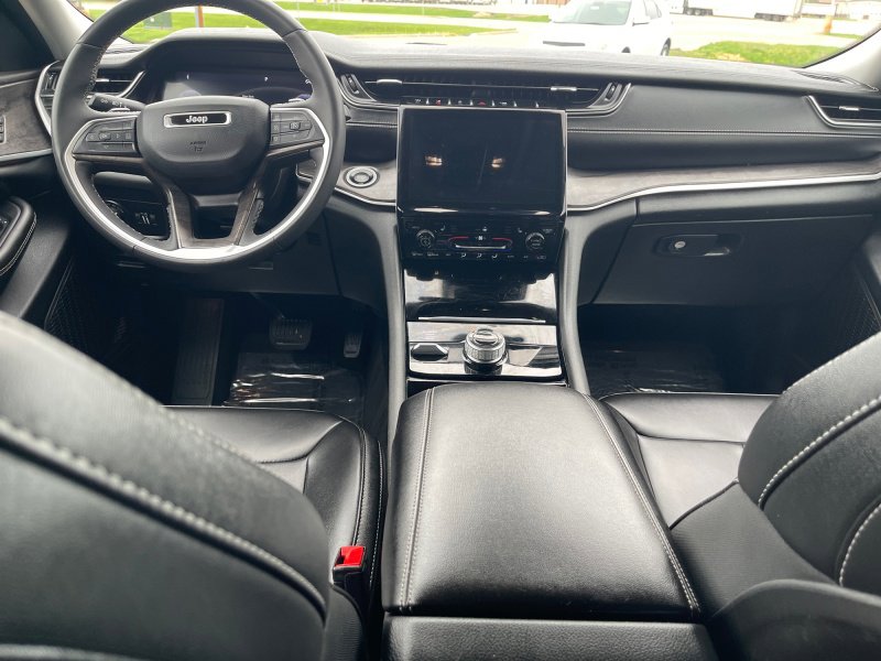 Used 2023 Jeep Grand Cherokee Limited image 12