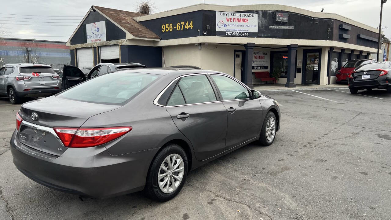 Used 2016 Toyota Camry LE image 5