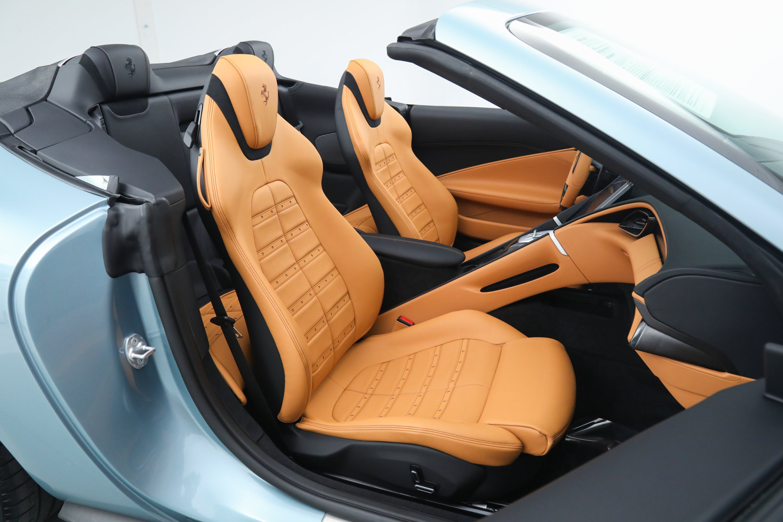 Certified 2025 Ferrari Roma Spider RWD image 23