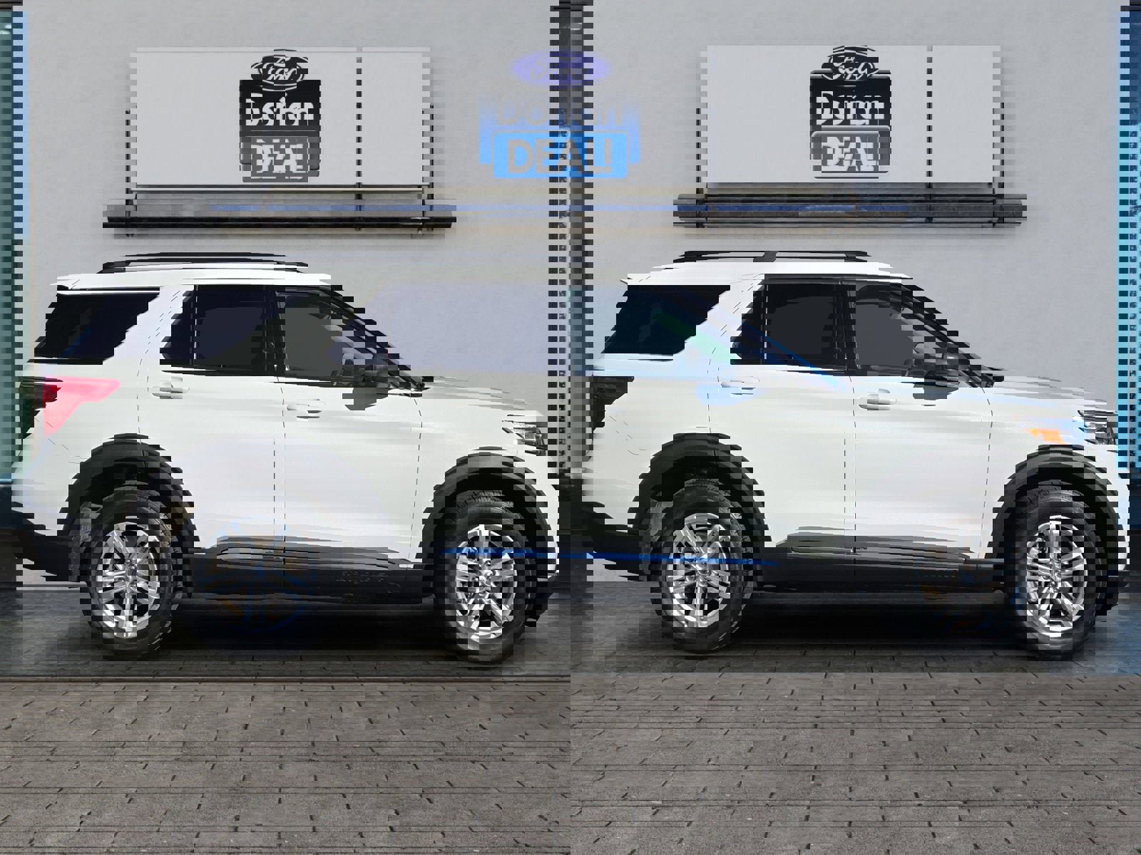 Certified 2022 Ford Explorer XLT w/ Equipment Group 202A image 2