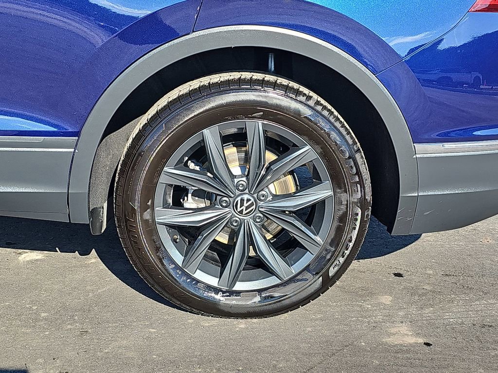 Used 2024 Volkswagen Tiguan SE image 38