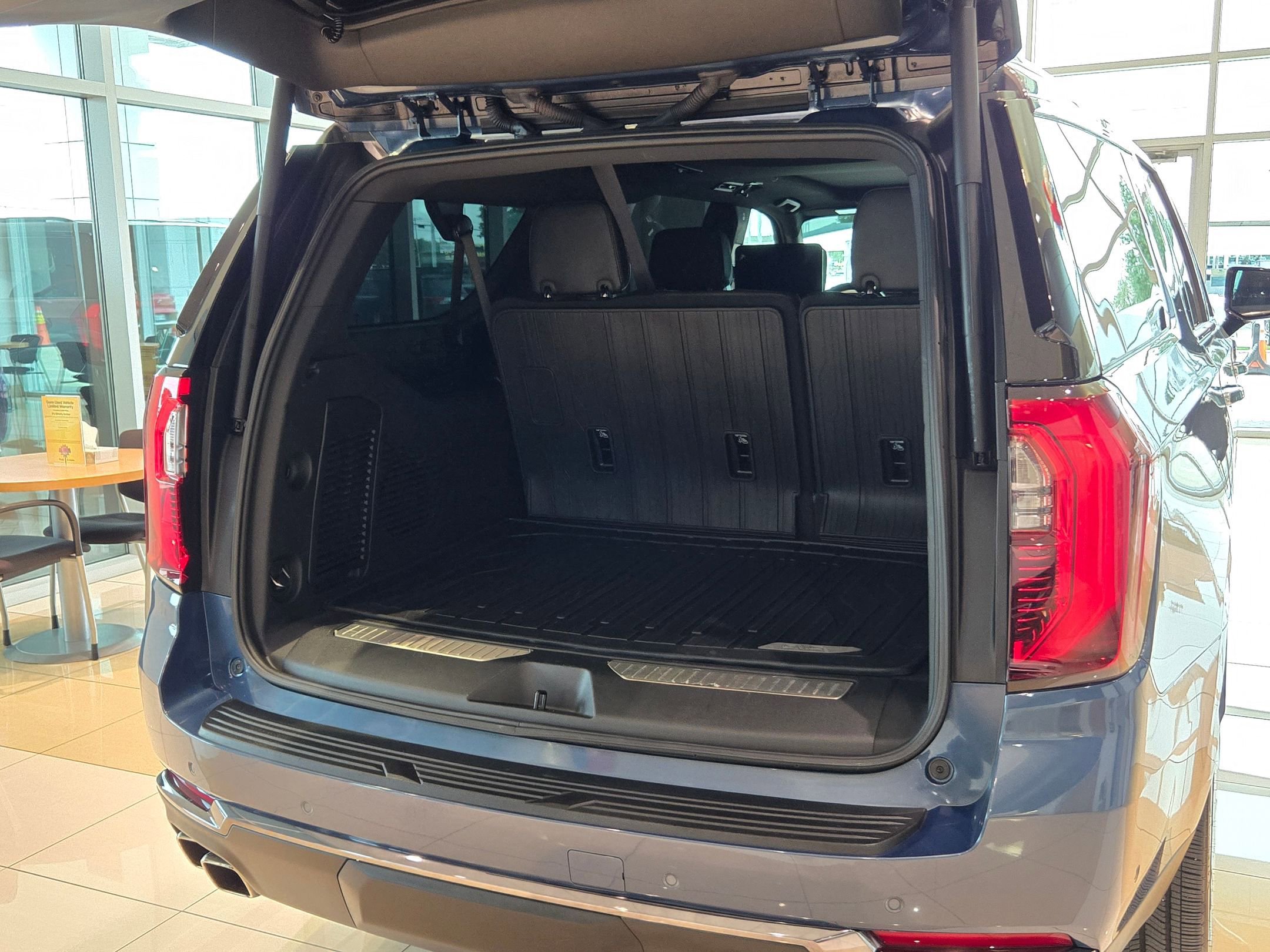 Used 2025 GMC Yukon XL Denali Ultimate w/ LPO, Floor Liner Package AWD/4WD image 26
