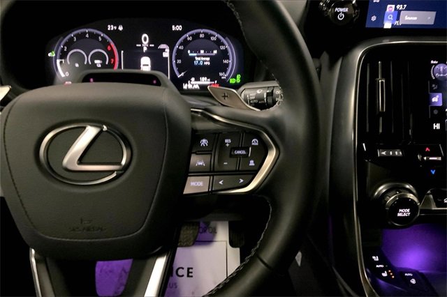 Used 2025 Lexus LX 700h Overtrail image 15