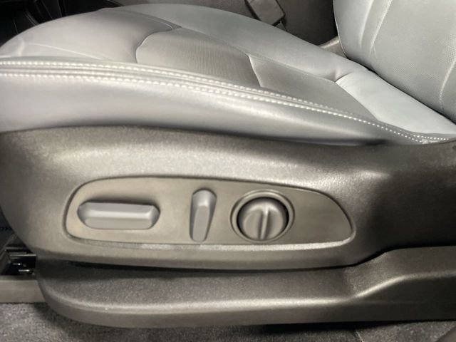 Used 2023 Buick Enclave Essence AWD/4WD image 12