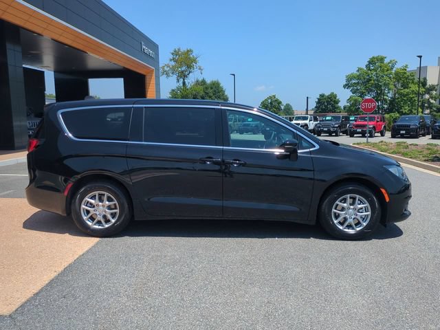 New 2027 Chrysler Pacifica LX FWD image 3